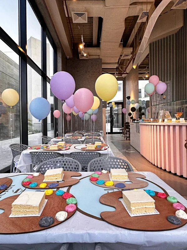 Edible Palette Cake Decorating