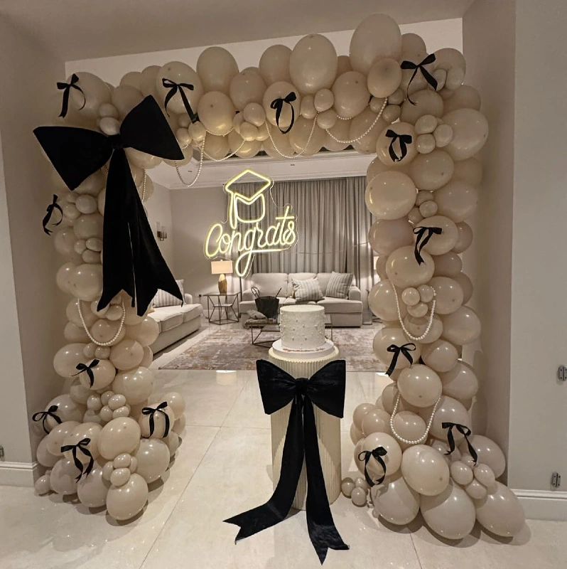 Monochromatic Balloon Arch