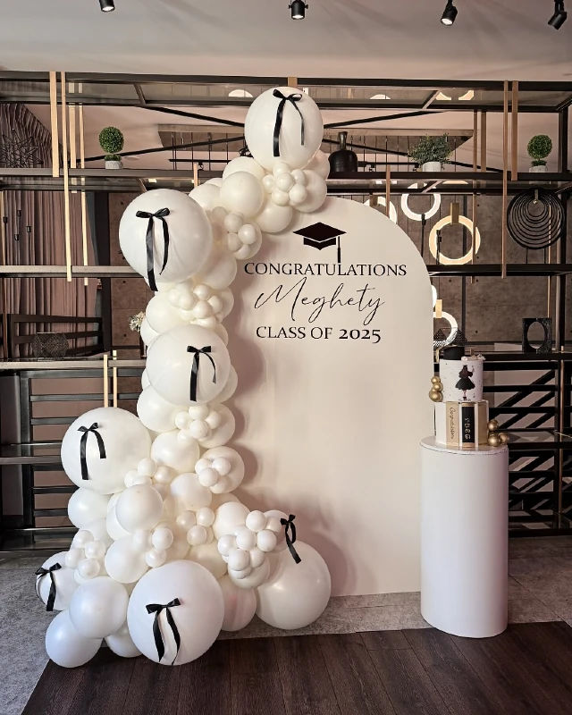 Bow-Accented Cream Arch