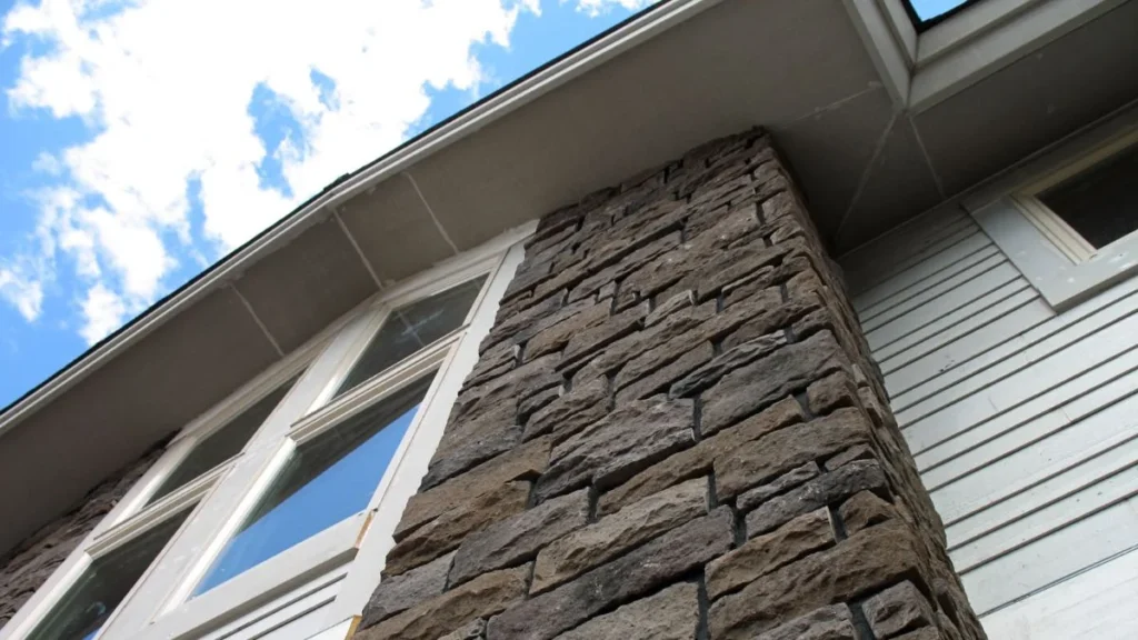 Manufactured stone veneer