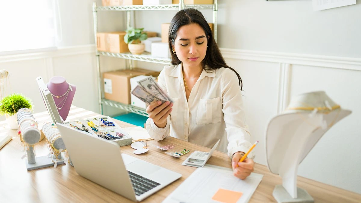 How to Start a Profitable Home Decor Business From Your Living Room in 30 Days