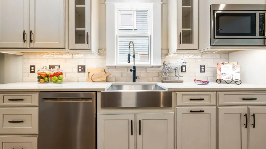 Kitchen Cabinets and Hardware