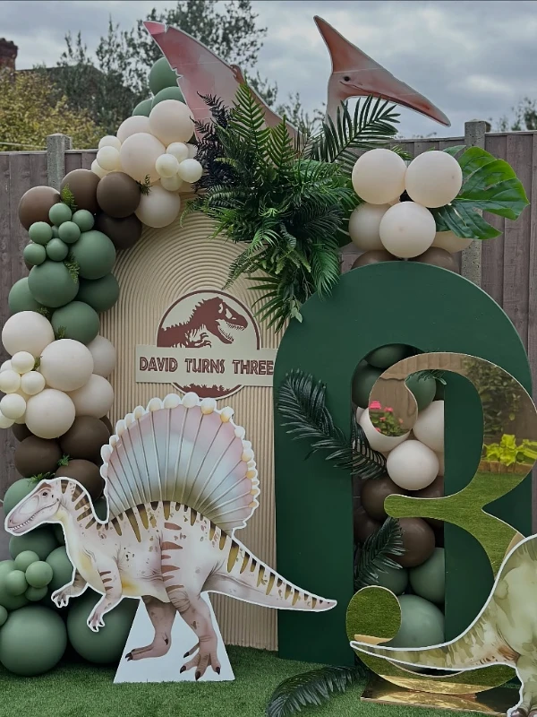 Giant Spinosaurus Standee Setup