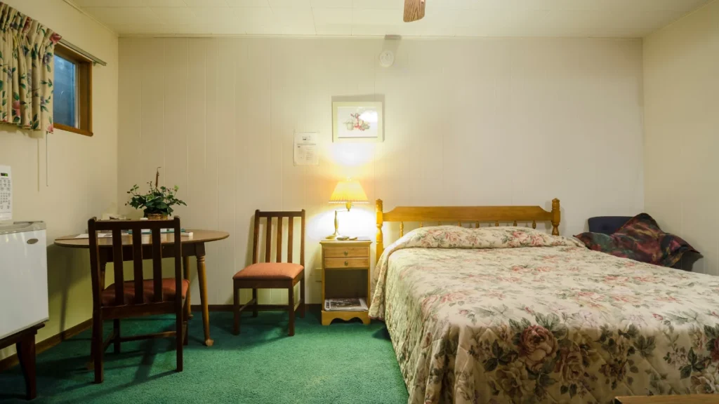 Master the Art of Thrifting for Cheap Living Room Ideas
