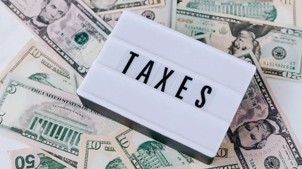  How Permanent Decor Lowers Your Taxes When You Sell