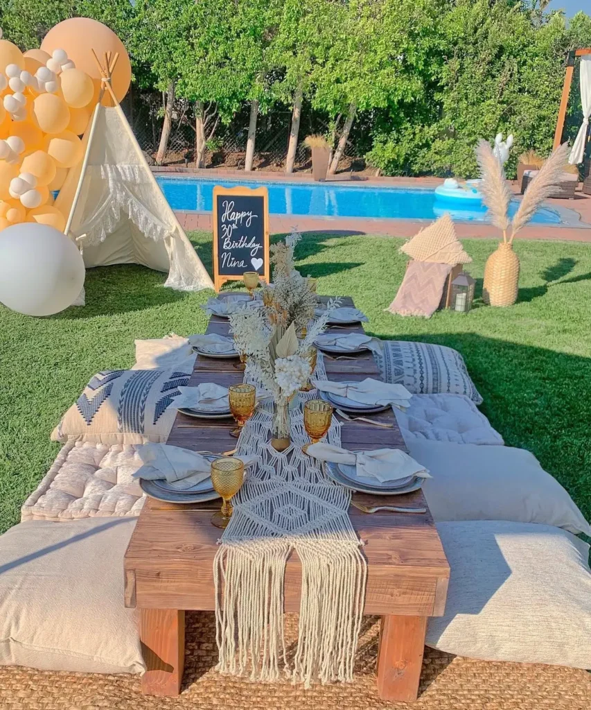 Teepee and Balloon Arch
