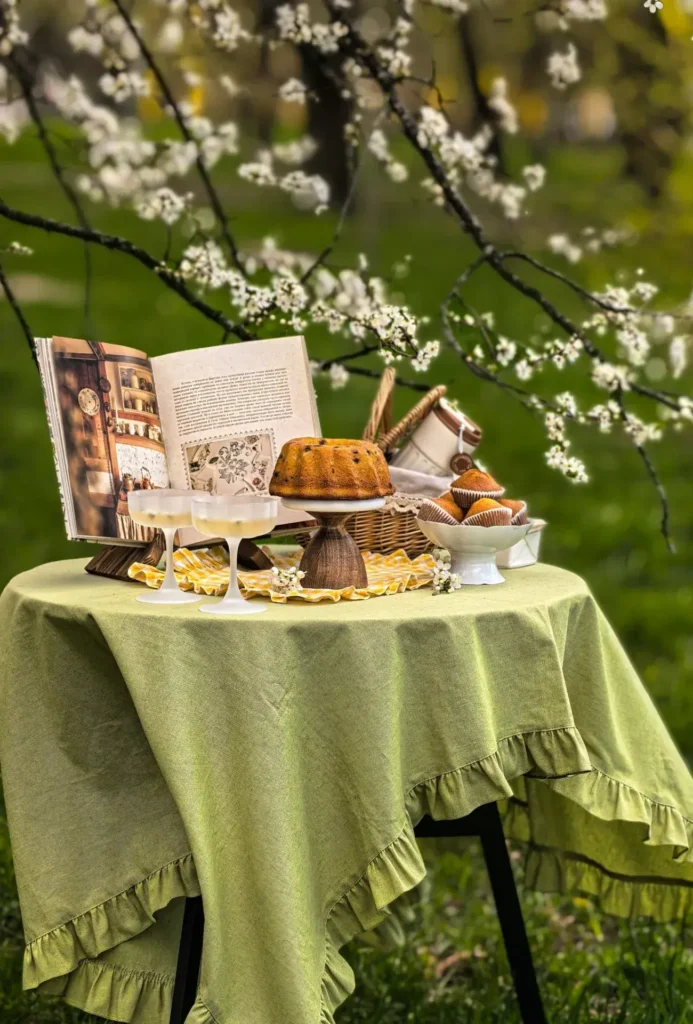 uffled Linen Tablecloth Picnic