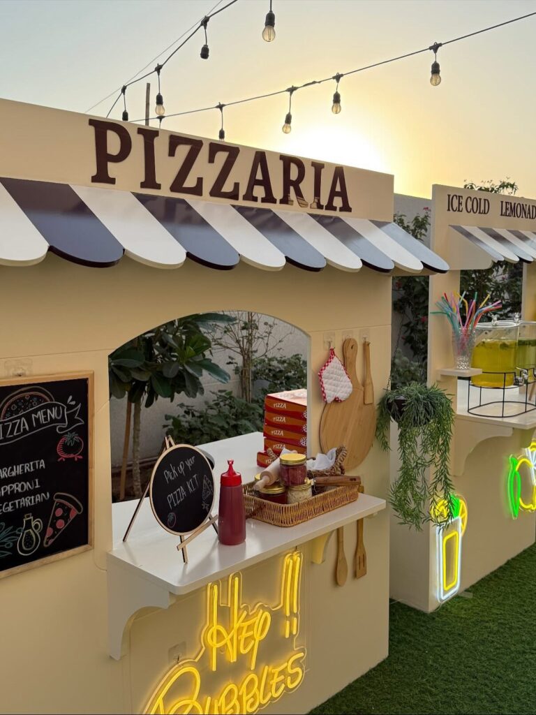 Outdoor Pizzaria Kiosk