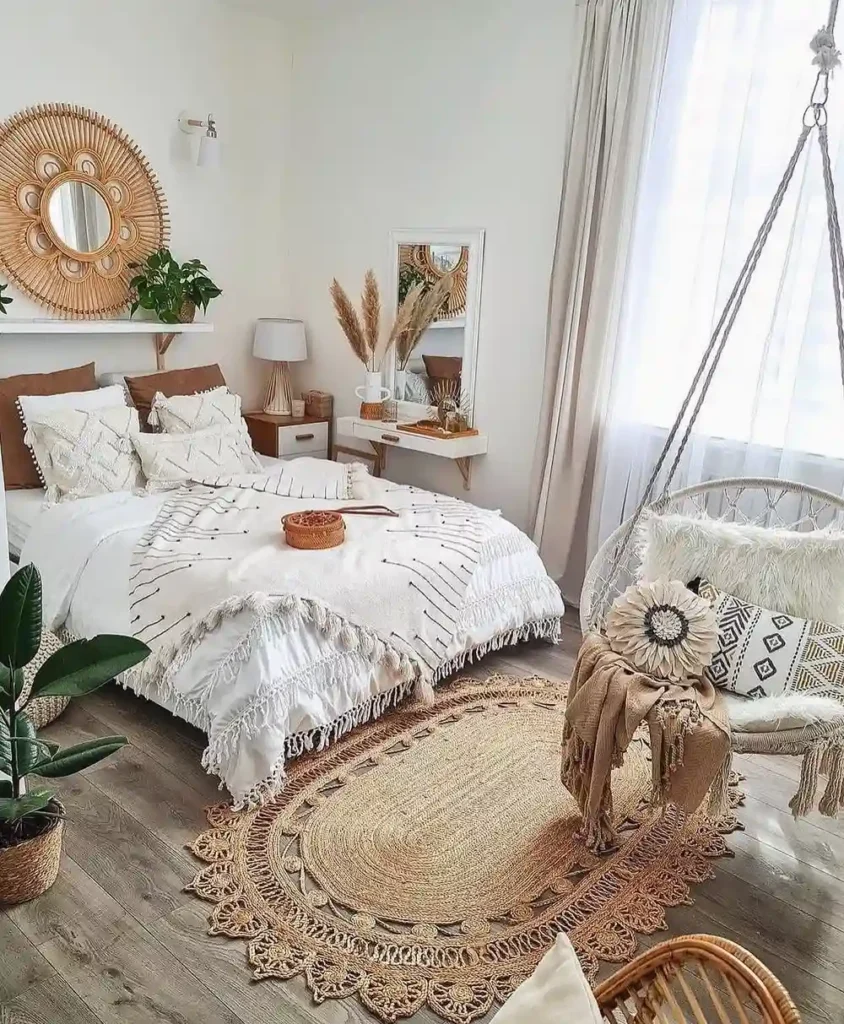 White Fringed Bedding with Scalloped Jute Rug
