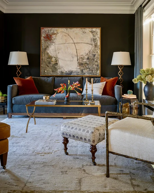 Dark Walls with Symmetrical Lighting