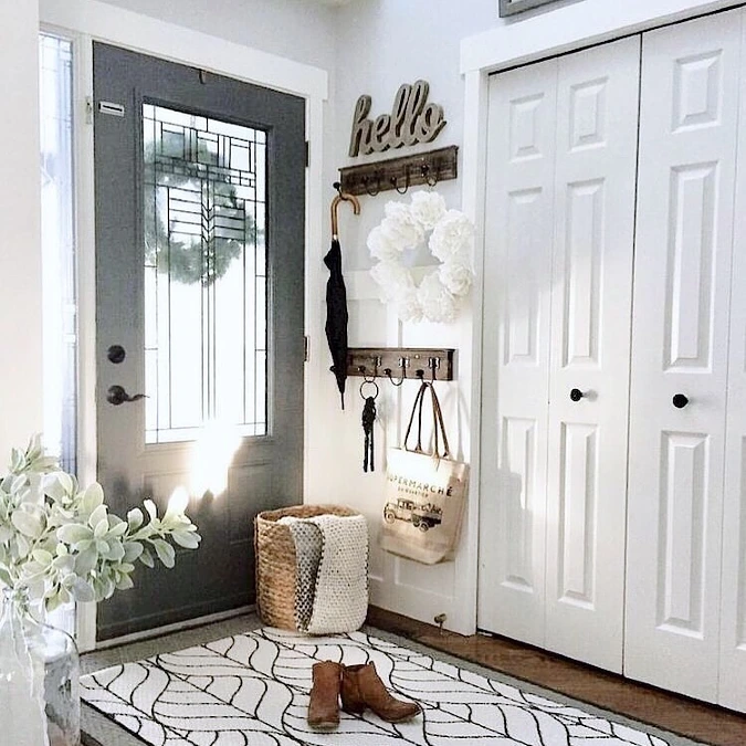Hook Rail Entry with Basket Storage