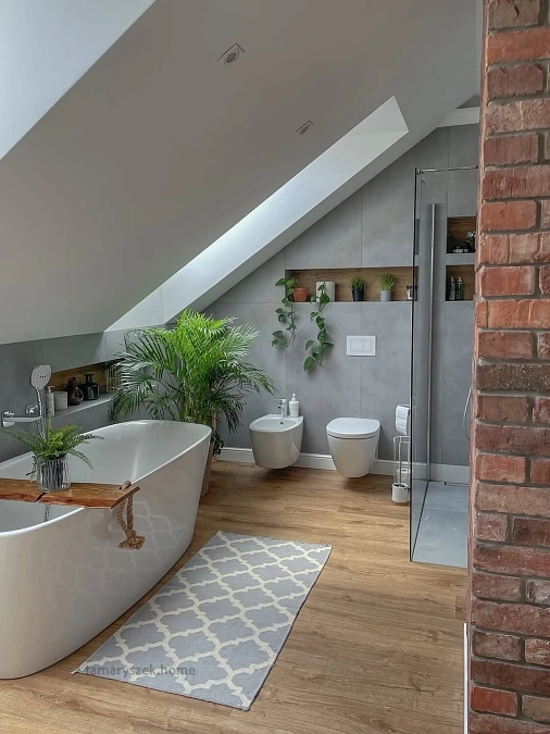 A Spa-Like Attic Bathroom