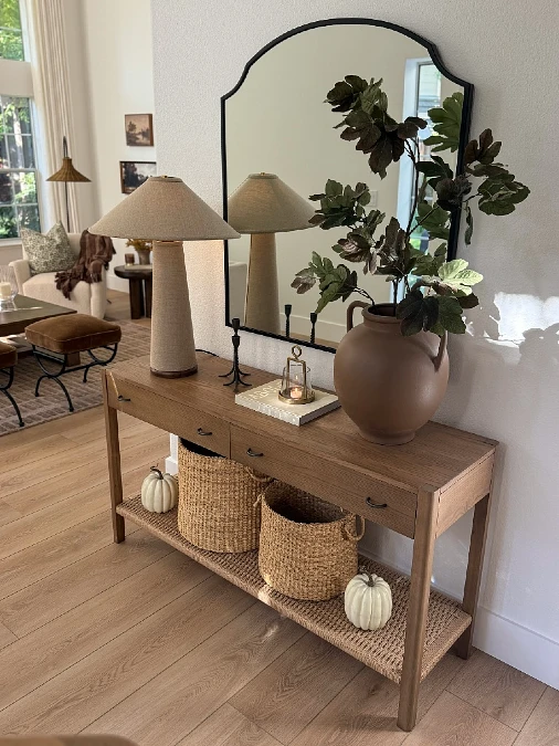 A Warm Wood Console Setup