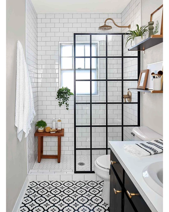 Grid Shower Screen and Patterned Floor
