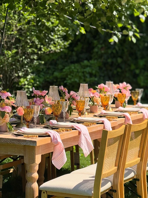 Pink Napkins and Amber Glass Garden Table
