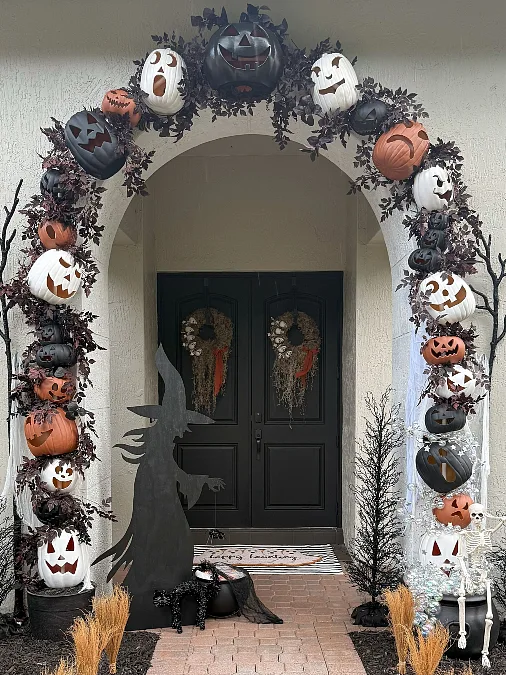 A Jack-o’-Lantern Pumpkin Arch