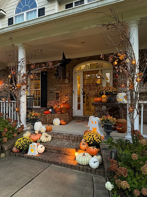 Rustic Pumpkin and Ghost Porch