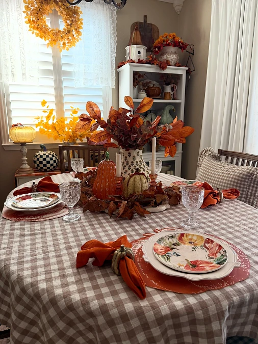 Gingham Pumpkin Dinner Table