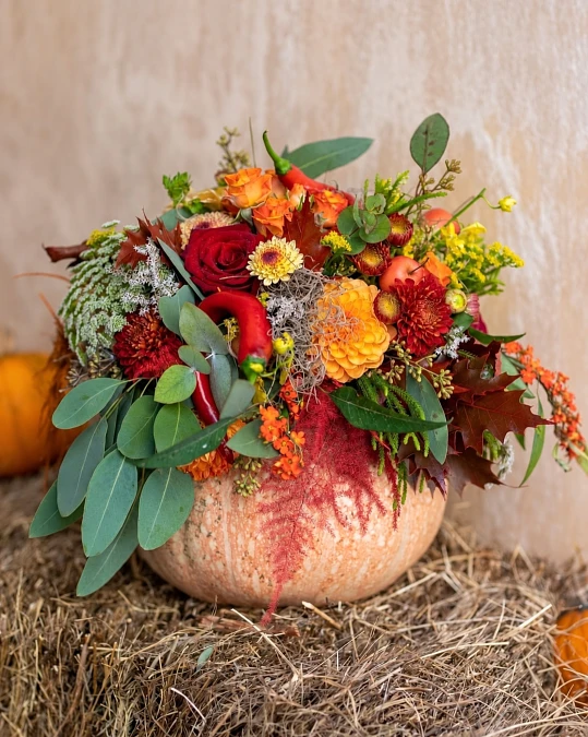 A Farmstand-Inspired Pumpkin Floral Display